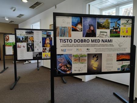 Razstava Tisto dobro med nami pričenja popotovanje po koroških knjižnicah (3)